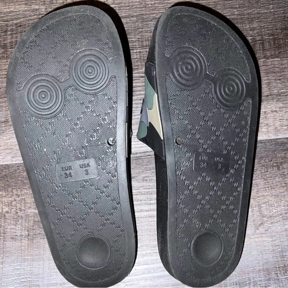 💞 Big Kids Size 3 Guess Camouflage Slides Sandals